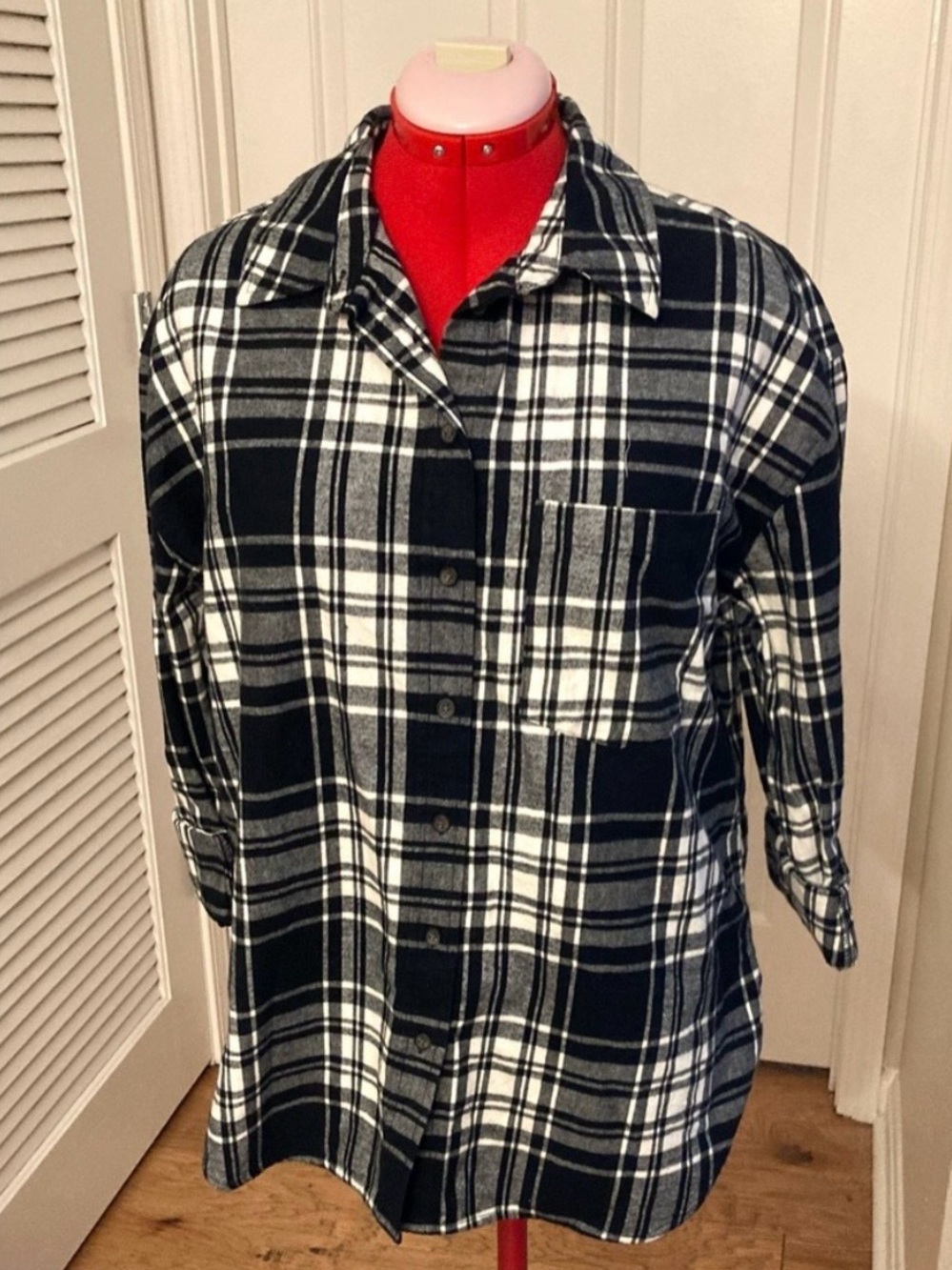 Universal Thread Black White Plaid Flannel Oversized Curved Hem Women’s Medium